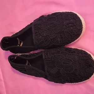 Report Like New Black Lace flats. Size 5.5